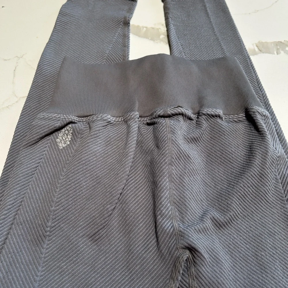 Free People Movement Ribbed Full Length Gray Leggings Size Small - Picture 4 of 7